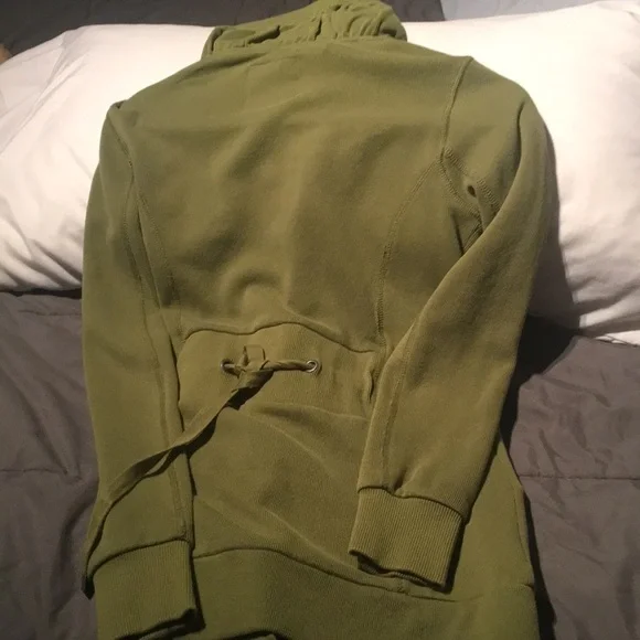 Ladies  green timeout jacket. - Picture 4 of 5